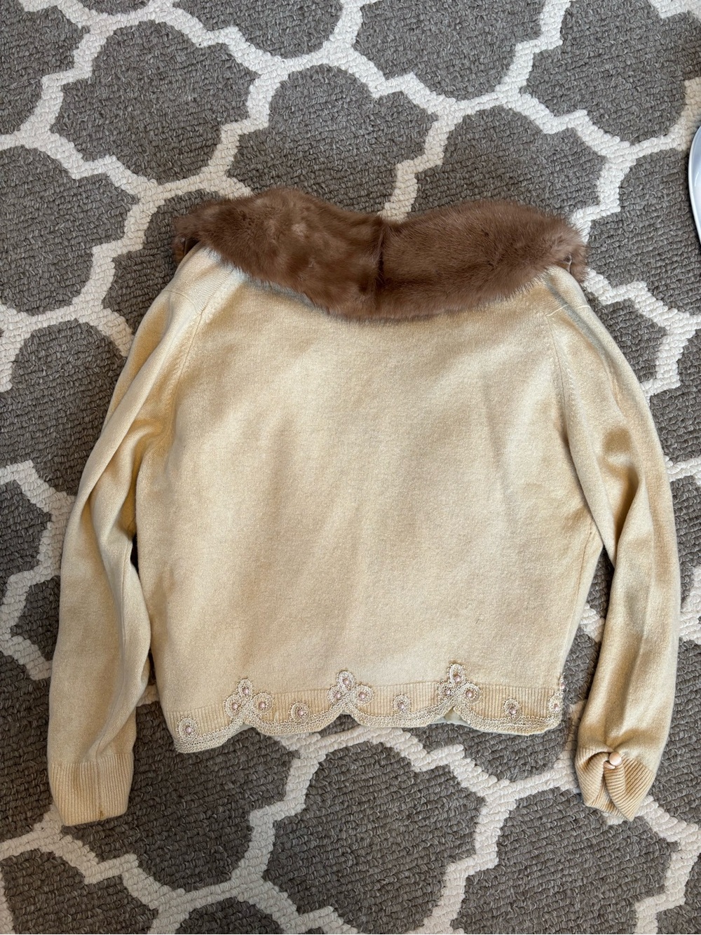 Beautiful Vintage Canadian Fur Co Cashmere Cardigan with Mink collar - Picture 9 of 9